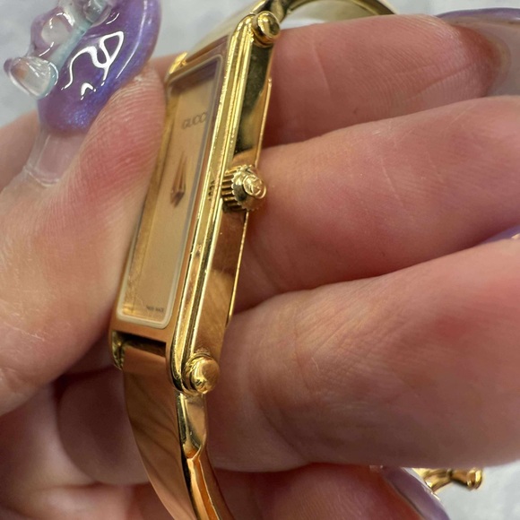 Gucci Gold Women's Watch - Picture 3 of 7